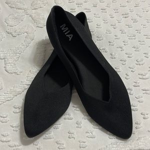 Mia Black Flats